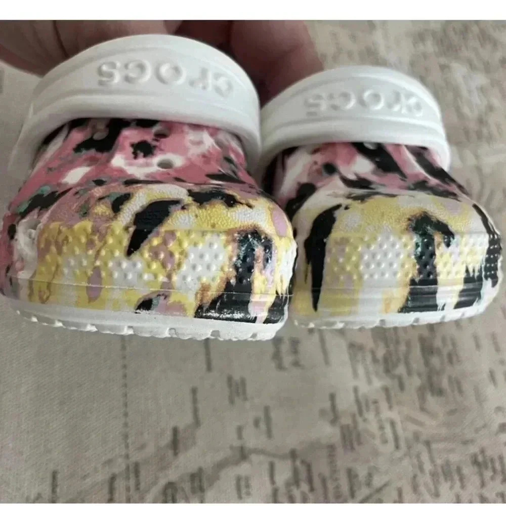 Crocs Classic Tie Dye Mania Clog
Size 4 - Picture 9 of 9